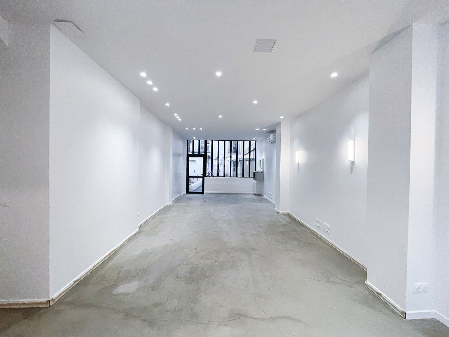 LOCAL COMMERCIAL - BUREAUX ATYPIQUES PARIS 20EME