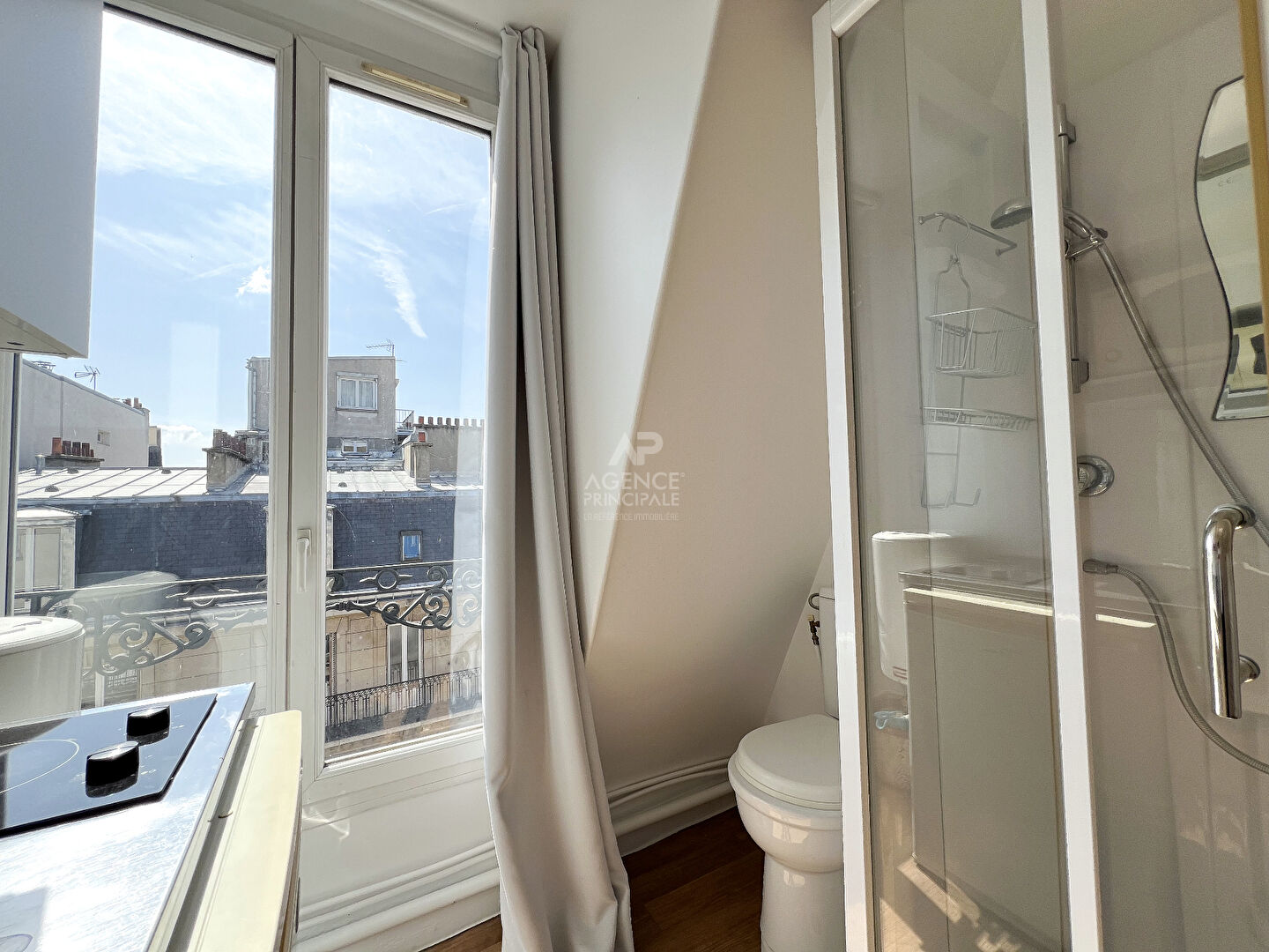 JUNOT / CAULAINCOURT - STUDETTE - DERNIER ETAGE 3/3